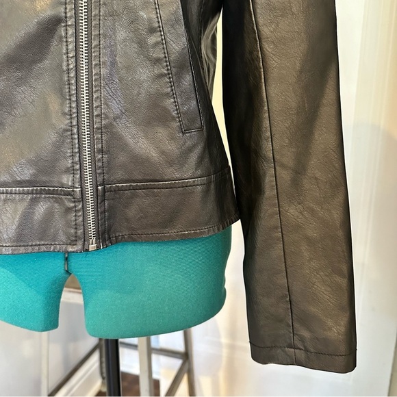 Universal Thread faux leather jacket size small - Picture 4 of 16